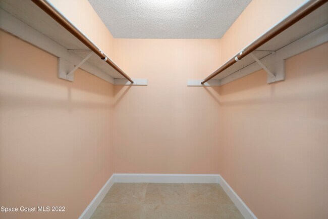 Building Photo - 512 Dolphin St