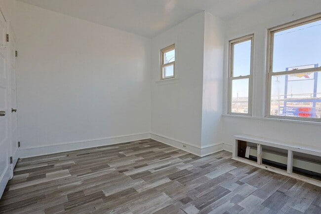 Building Photo - Well-kept 3 Bed, 1 Bath Single Family Home - Schedule your tours now!