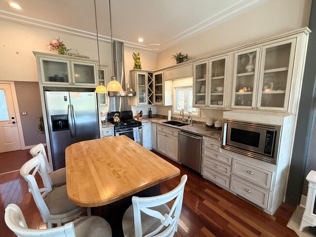 Building Photo - Well-Maintained Cozy 2BD/2BA Home in Angels Camp, CA! Extra Upper Room and Basement!