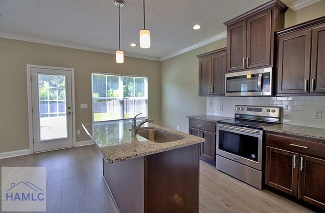 Building Photo - 587 Fairview Cir