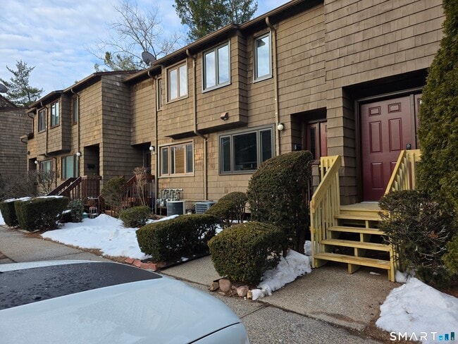 Building Photo - 45 Towne House Rd