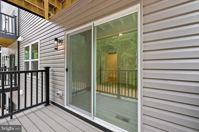 Building Photo - 9942 -A Count Fleet Cres