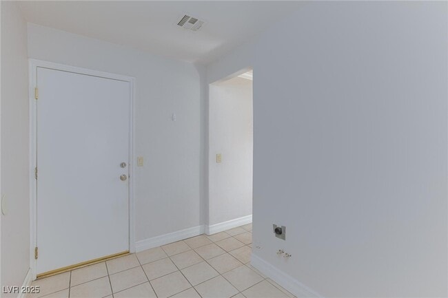 Building Photo - 8949 Diamond Falls Dr