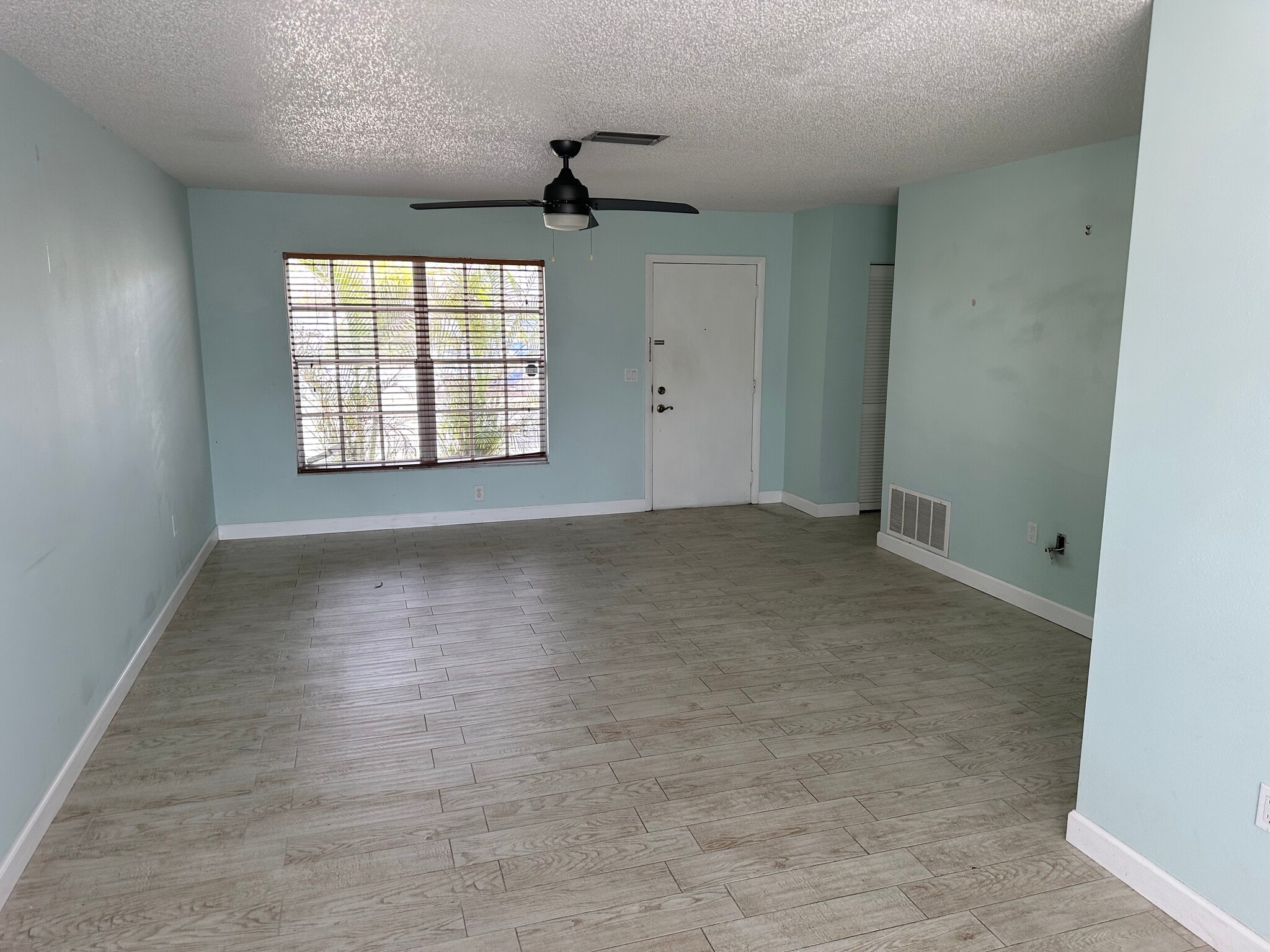 Building Photo - 7403 17th Ave W