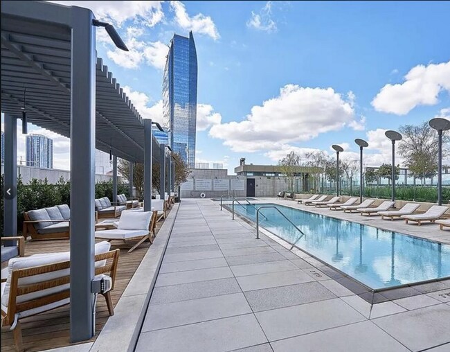 Building Photo - 889 Francisco St