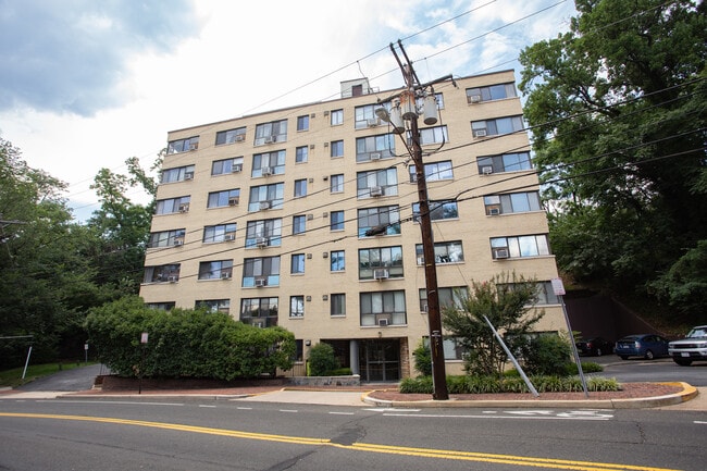 Building Photo - 3901 Tunlaw Rd NW