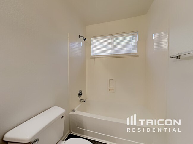 Building Photo - 7906 S 46th Ln