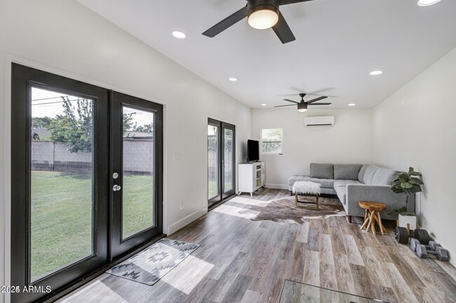 Building Photo - 1509 E Rancho Dr