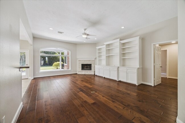 Building Photo - 12015 Wynmar Ln