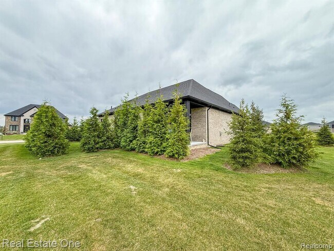 Building Photo - 850 Marlayna Dr