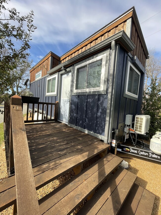 Lots of windows and natural light - 931 Pecan Point Ln