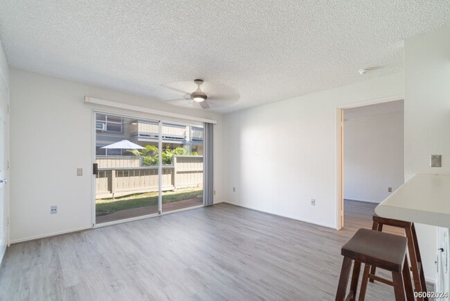 Building Photo - Cozy Ground Floor 1BR/1BA/1PKG unit in Sun...