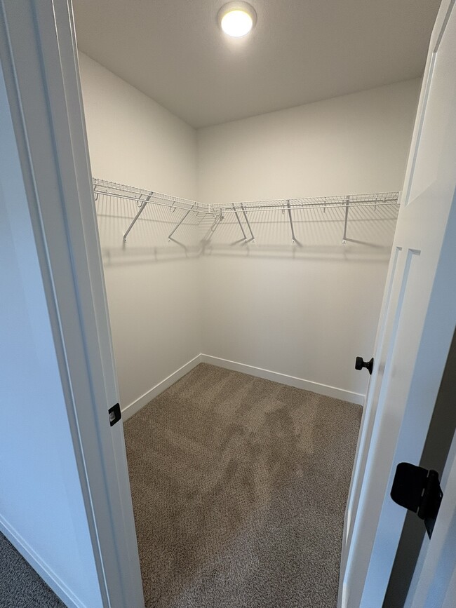 Building Photo - 216 Nw Waverly Dr