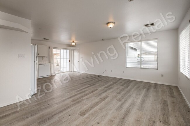 Building Photo - CHARMING TWO BEDROOM HAVEN