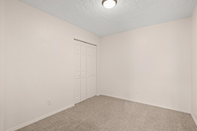 Building Photo - 572 Star Villa Cir SE