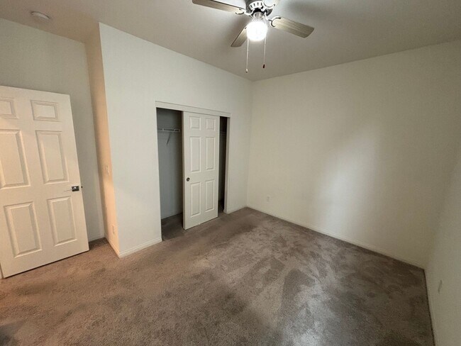 Building Photo - Beautiful 5-Bedroom, 4.5-Bath Home with St...