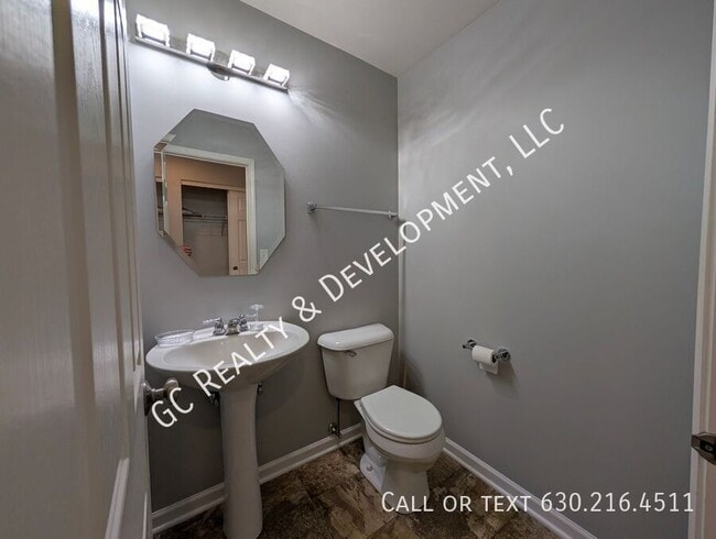 Building Photo - 646 Vine St