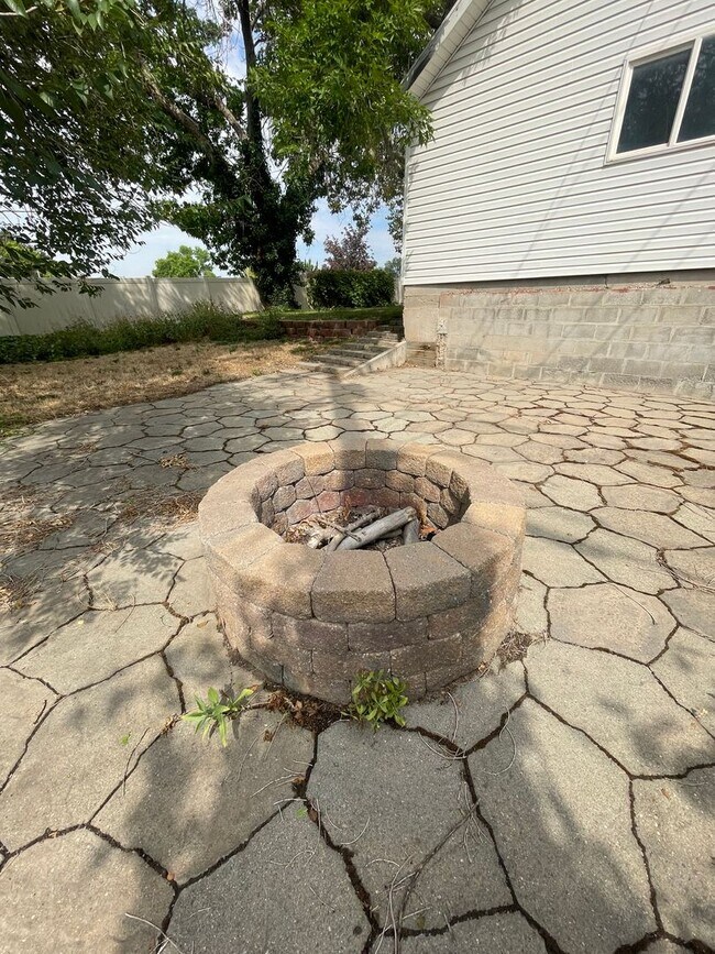 Building Photo - Spacious 5 Bedroom House in Salt Lake