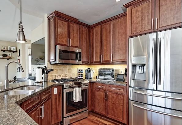 Kitchen - 3972 Albatross St