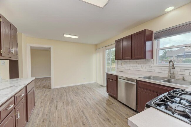Building Photo - 1413 Skylark Ln