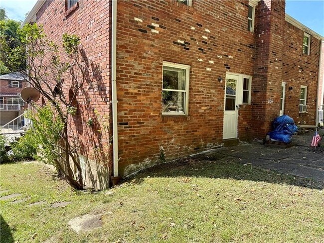 Building Photo - 823 Killarney Dr