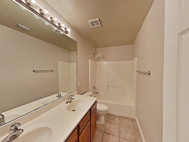 Building Photo - No Application Fees* $500 off 1st Months R...
