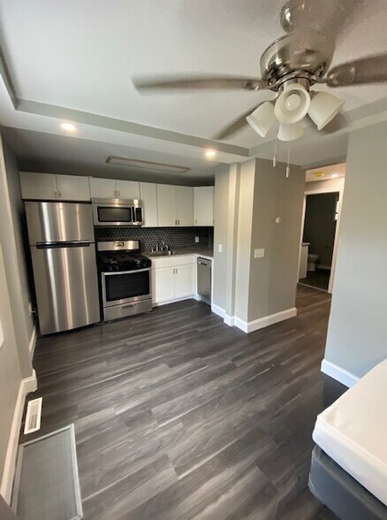 Building Photo - 102 Ashworth Plz