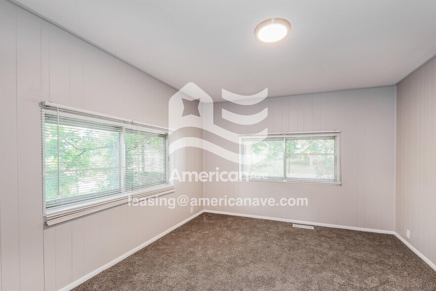 Building Photo - 313 Locust St