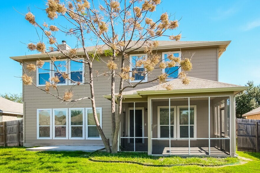 Building Photo - 121 Castle Dr