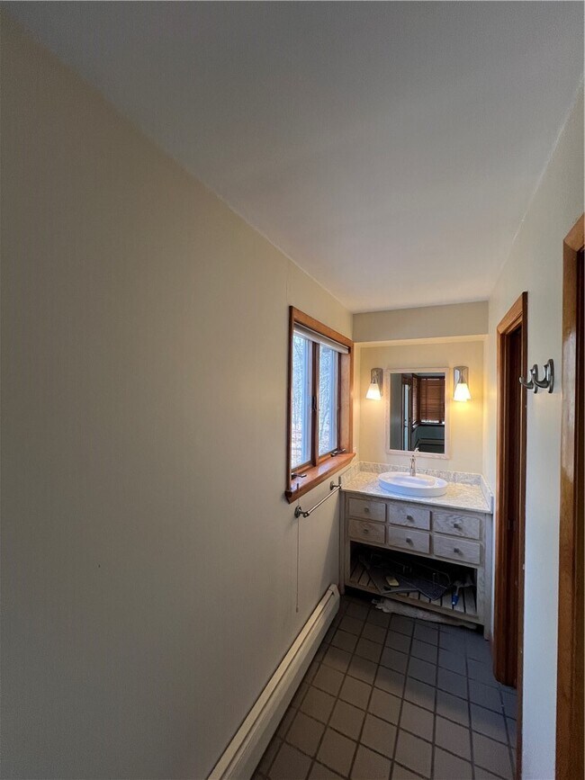 Building Photo - 340 Campbell Rd