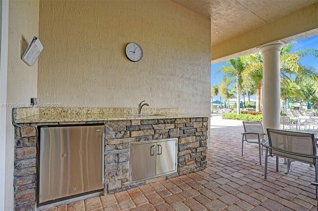 Building Photo - 4764 Eucalyptus Dr