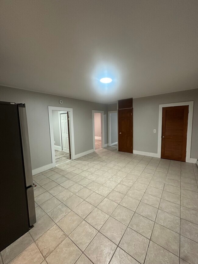 Building Photo - South Broadway St