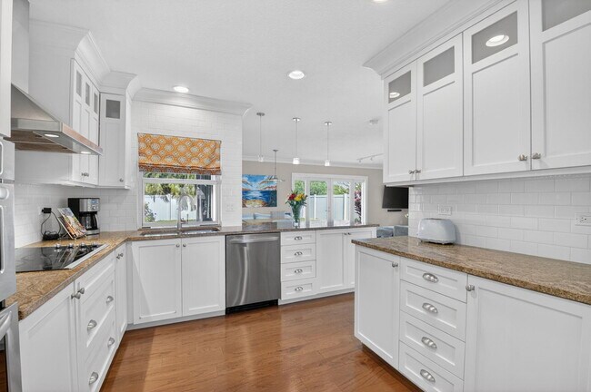 Building Photo - 1010 SW 2nd St