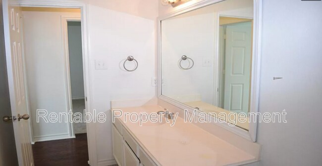 Building Photo - 4704 Sailboat Dr