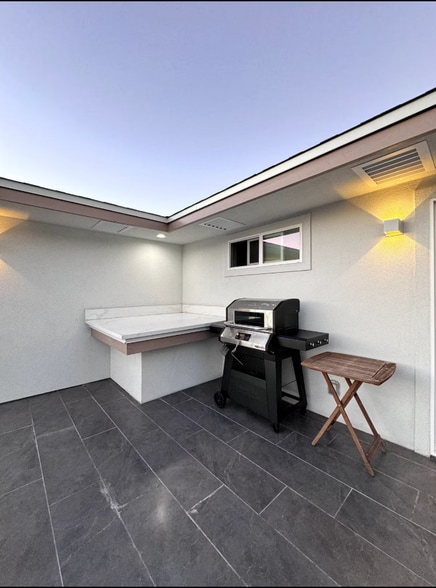 Patio w/ BBQ Grill (2) 2nd Floor - 551 11th Ave