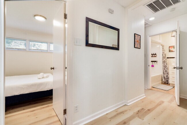 Building Photo - 4421 Picajune Ave