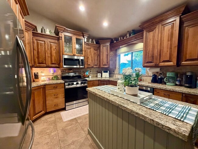 Building Photo - Spacious 4-Bedroom Home in Layton, UT!