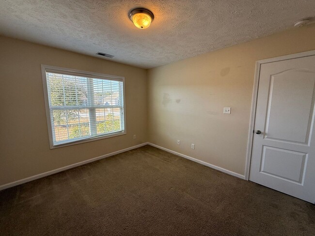 Building Photo - Charming 3 Bedroom 2 Bath home located in Carolina Plantation