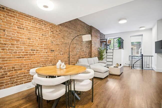 Building Photo - 125 E 83rd St