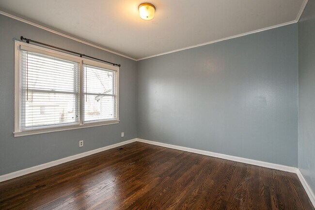 Building Photo - 3 Bedroom 1 Bath in Tulsa