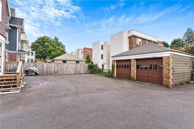 Building Photo - 157 Irving Ave