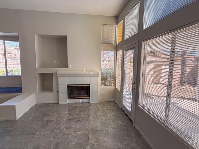 Building Photo - 8043 Shadowvale Dr