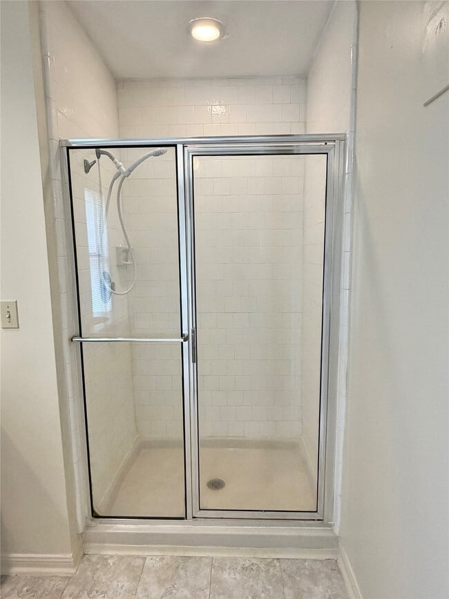 Building Photo - 17407 Chamberlain Dr