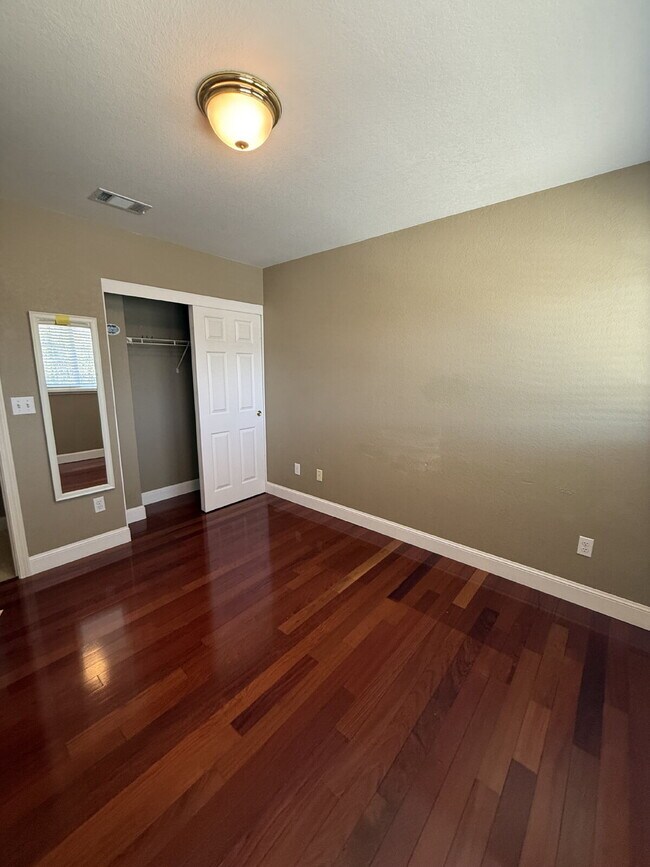 Building Photo - Beautiful 4 Bedroom, 3 Bathroom Pleasanton Home with 3-Car Garage & Large Backyard