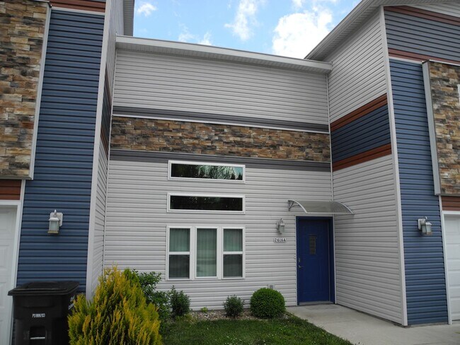 Building Photo - Extraordinary Townhome in Carbondale's South West