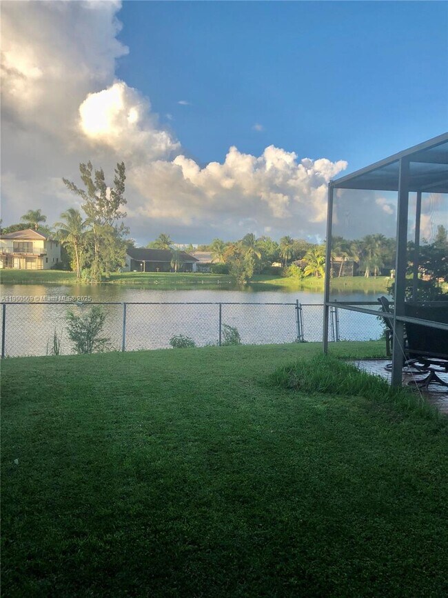 Building Photo - 15025 Brighton Ln