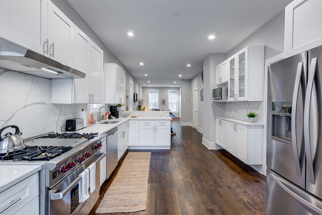 Building Photo - 1148 W Addison St