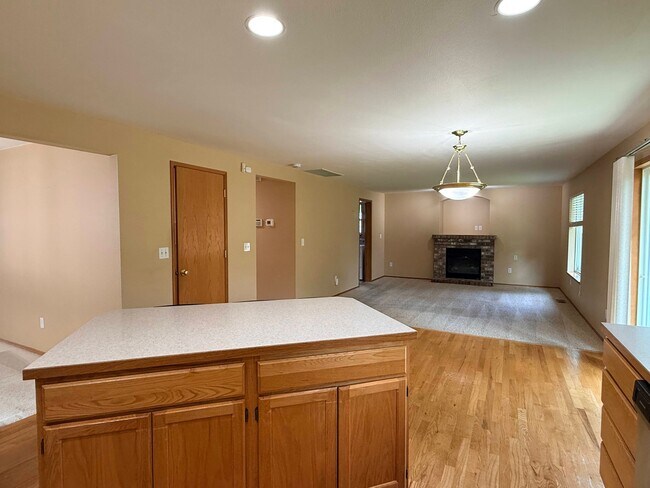 Building Photo - 1042 Duvall Place Northeast