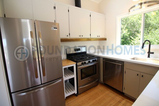 Building Photo - Mountain View Retreat in the Heart of Fairfax- 3BD/1BA Home with Expansive Deck- FOUNDATION