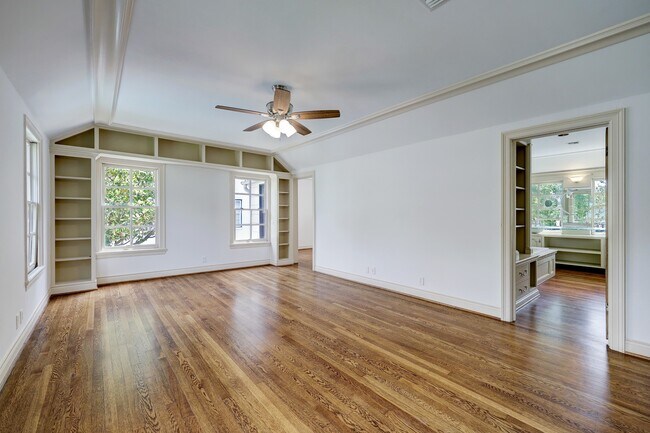 Building Photo - 3020 San Felipe St